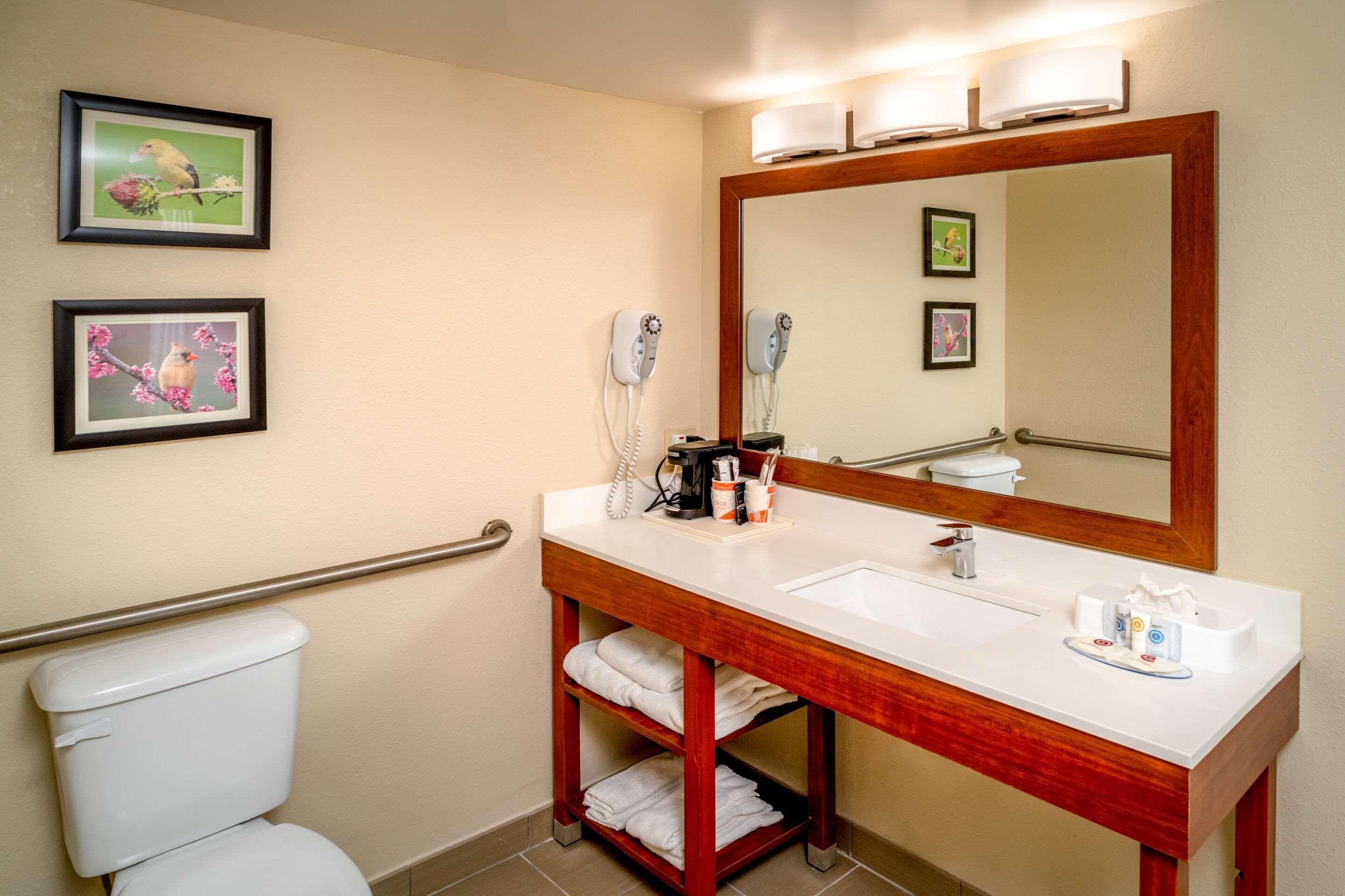 Comfort Inn & Suites Grundy Экстерьер фото