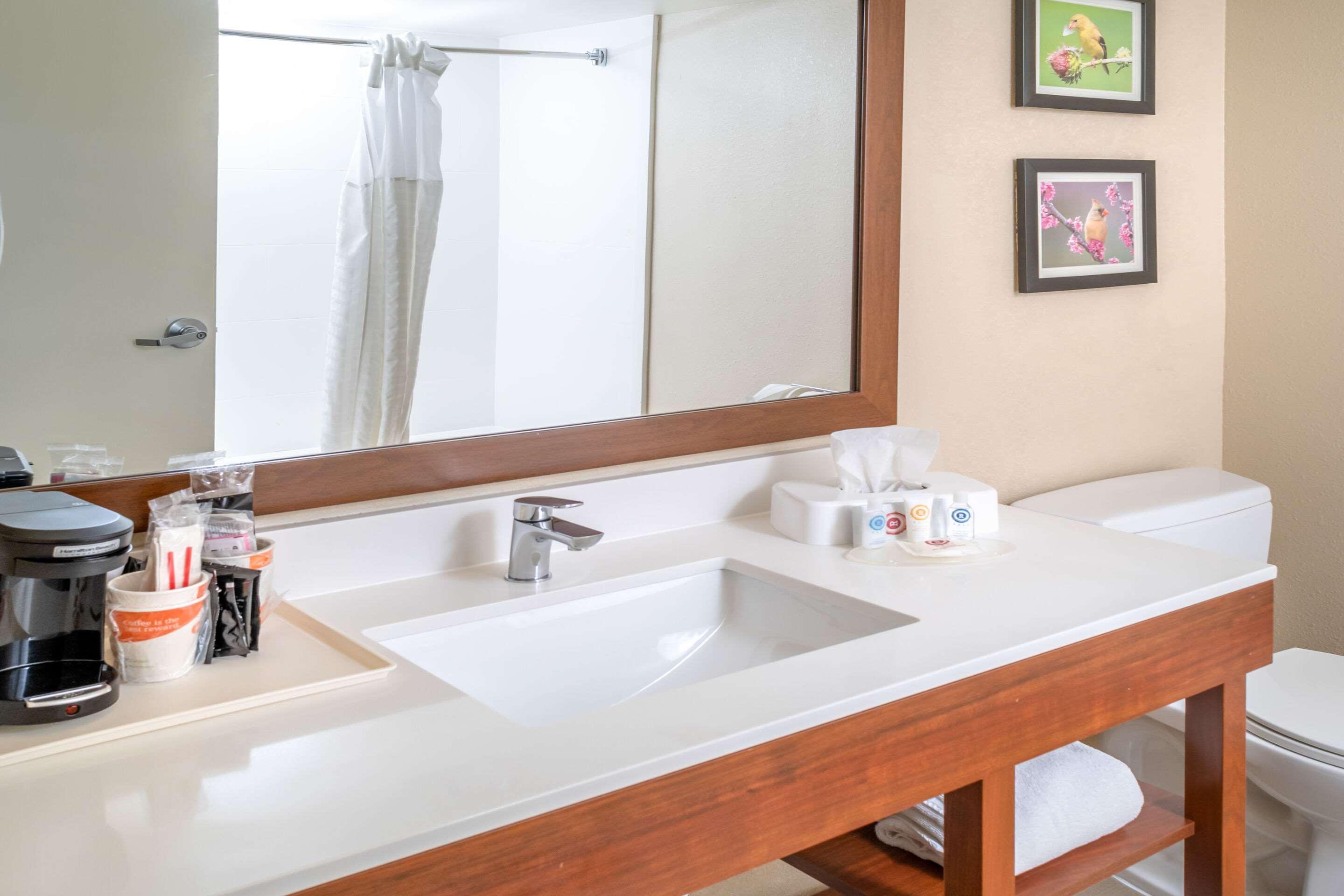 Comfort Inn & Suites Grundy Экстерьер фото
