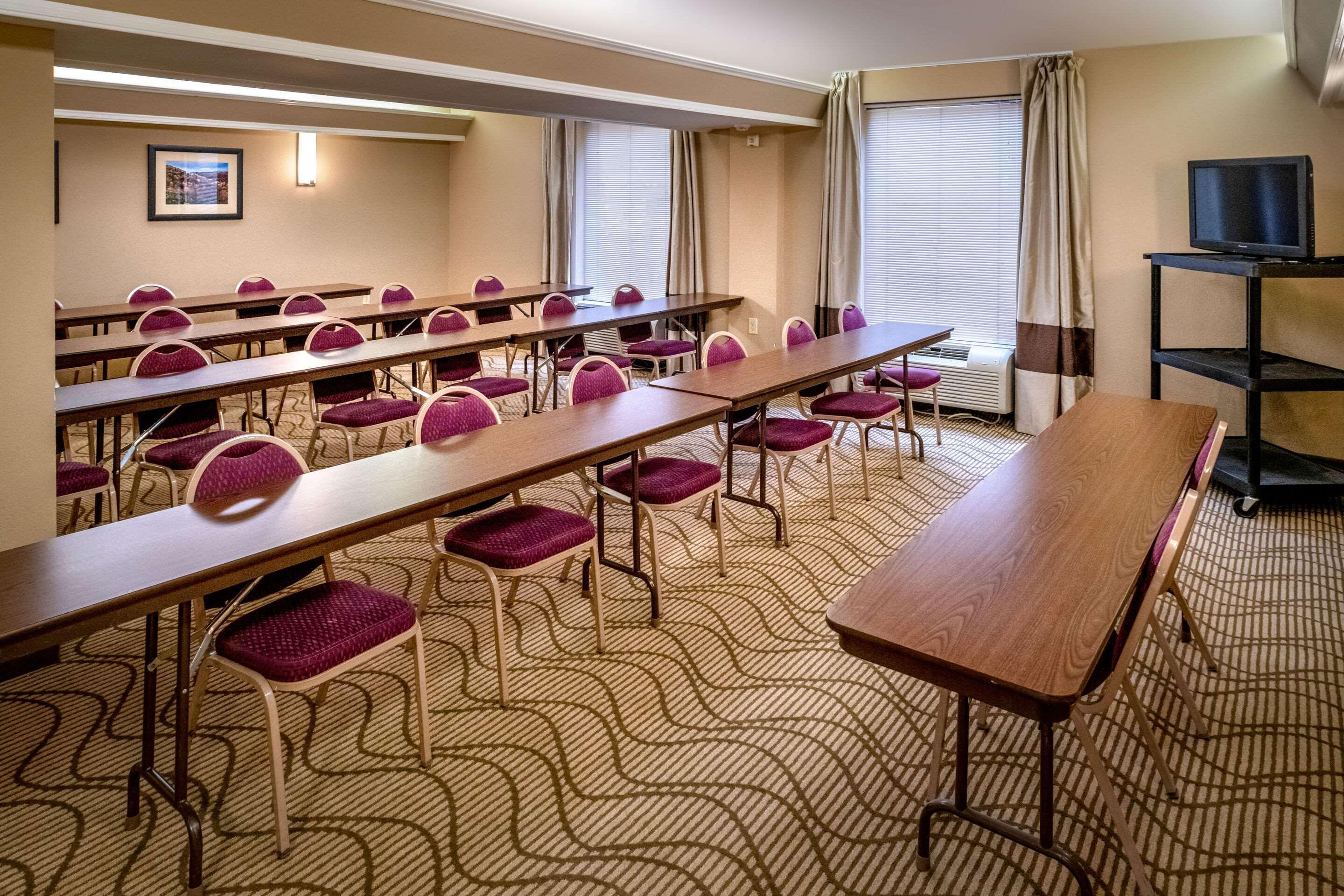 Comfort Inn & Suites Grundy Экстерьер фото