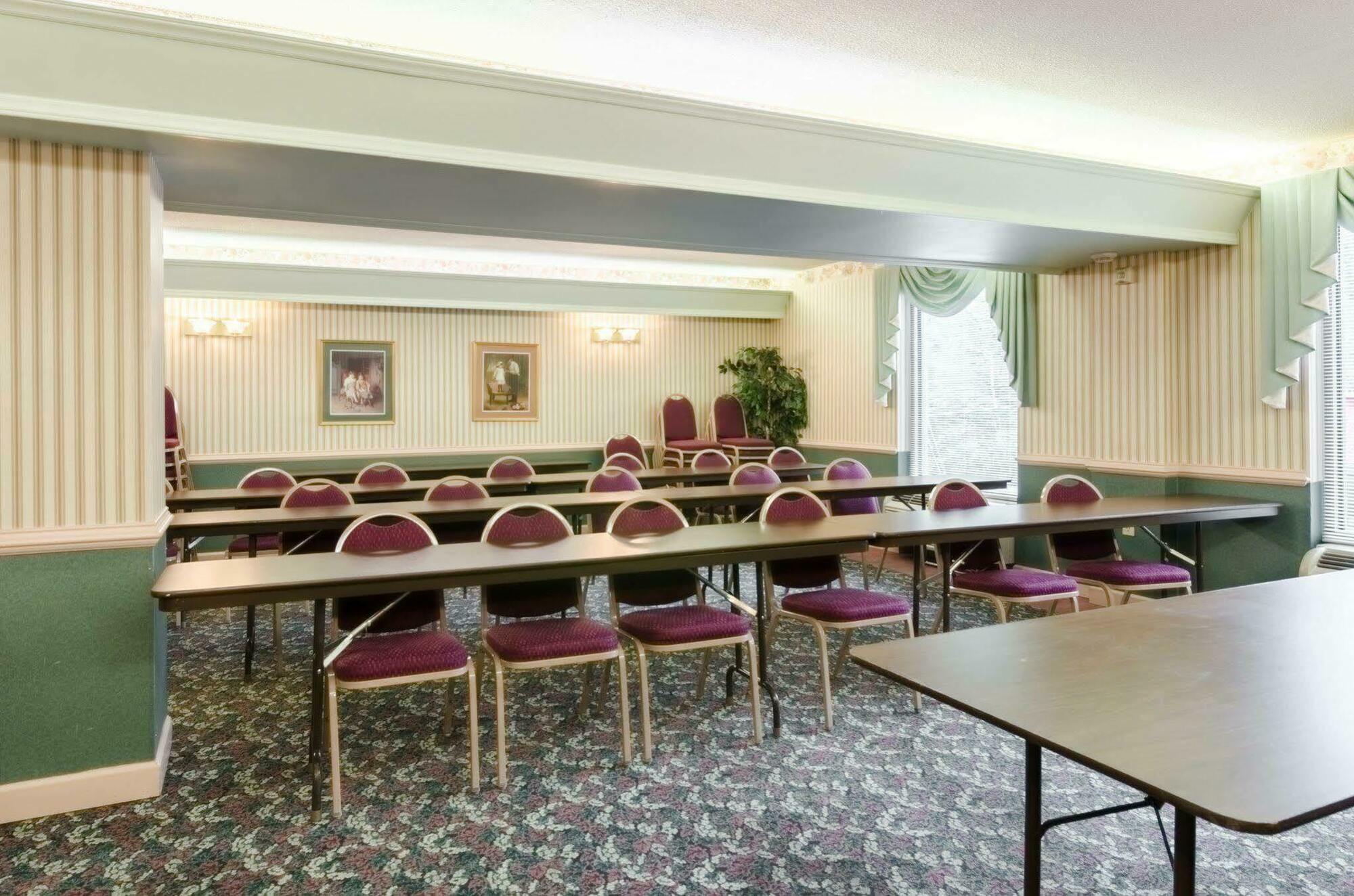 Comfort Inn & Suites Grundy Экстерьер фото