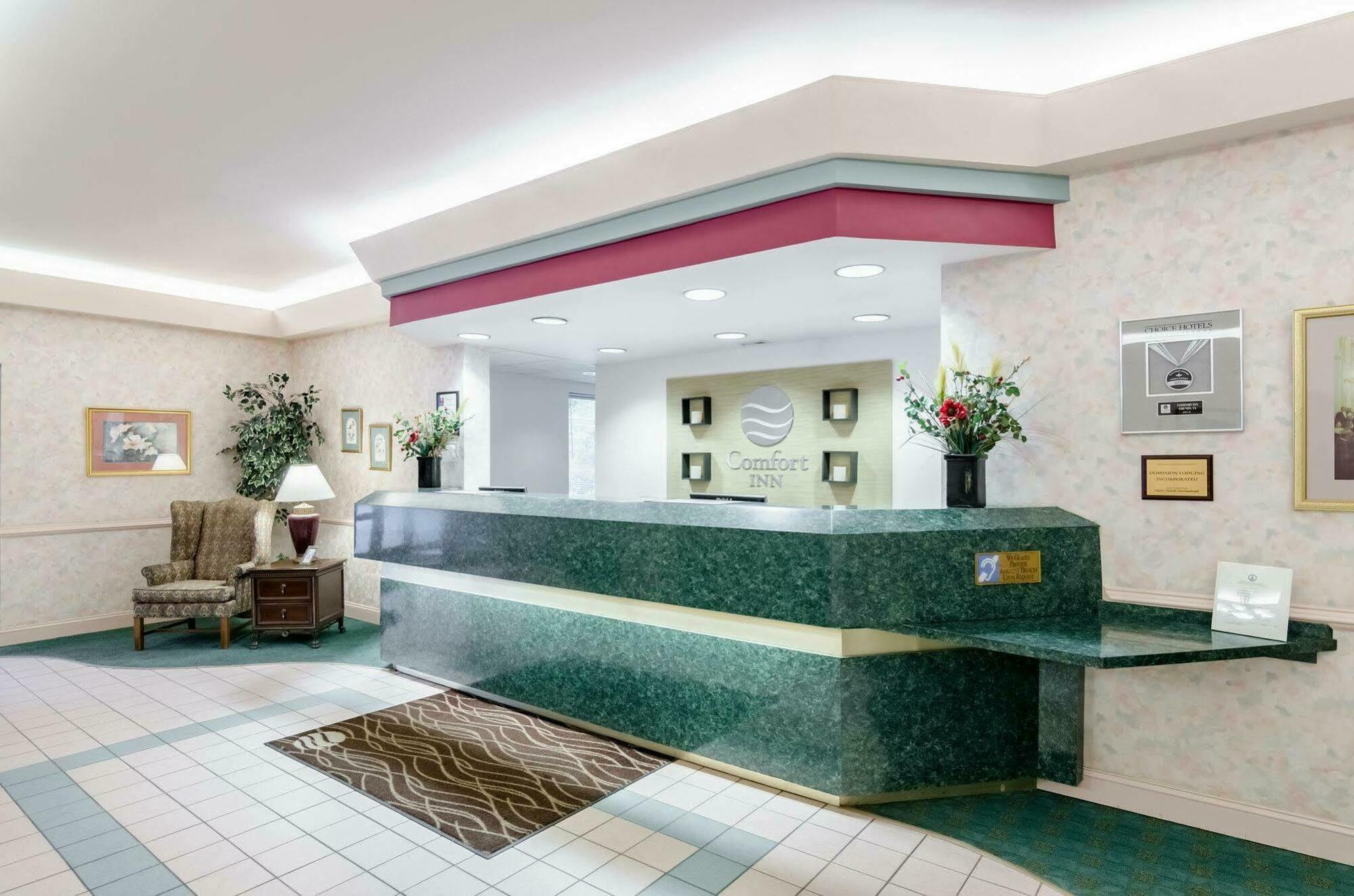 Comfort Inn & Suites Grundy Экстерьер фото