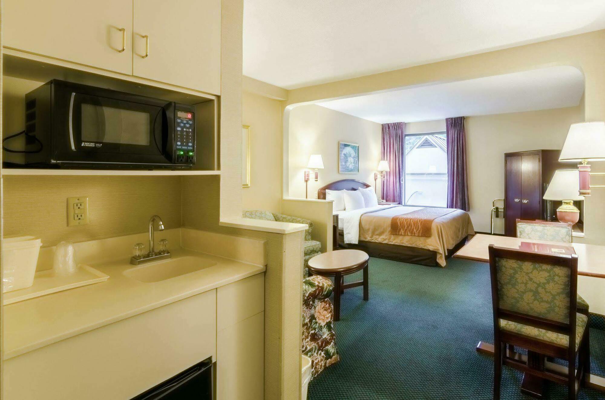 Comfort Inn & Suites Grundy Экстерьер фото