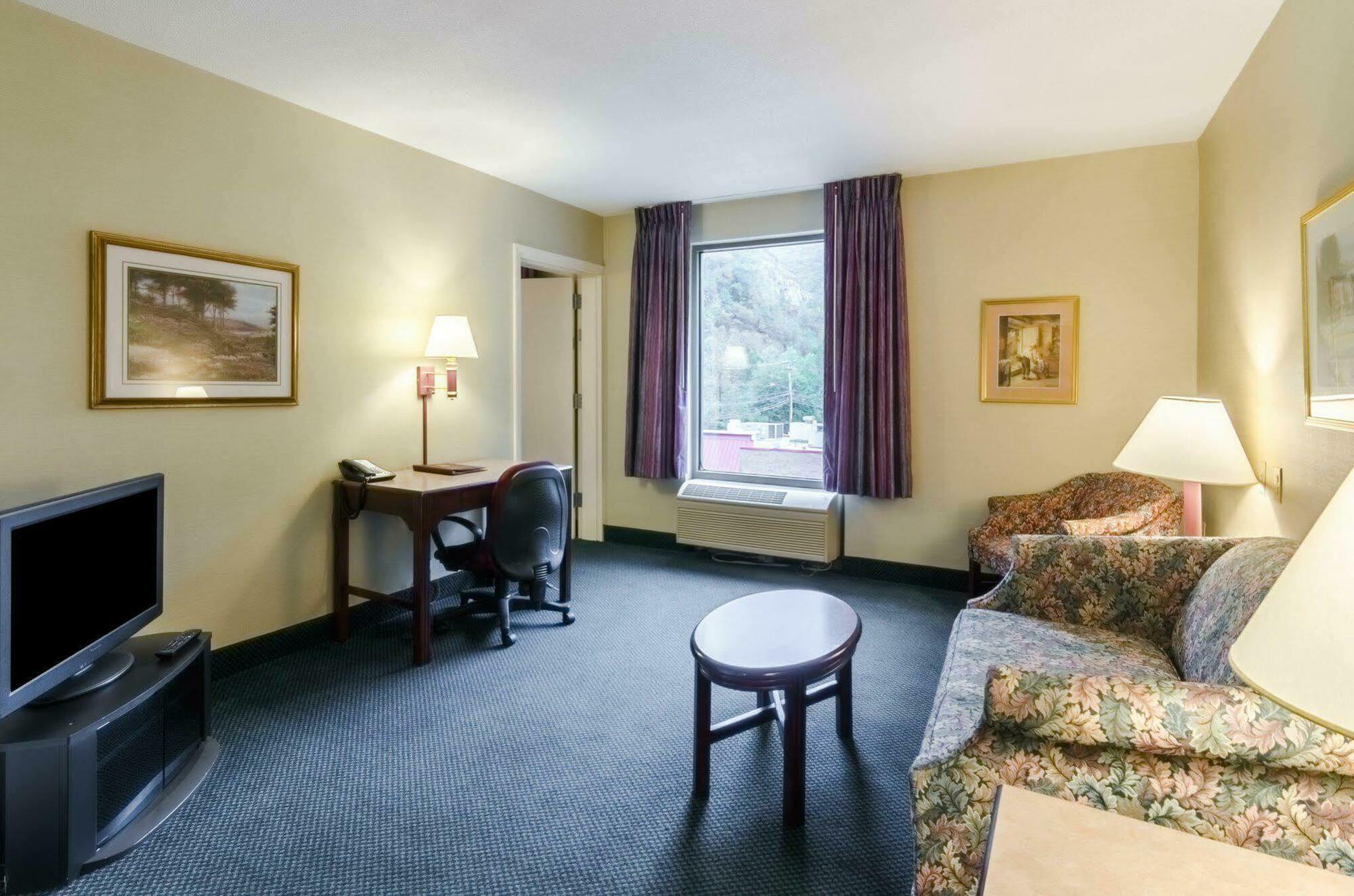 Comfort Inn & Suites Grundy Экстерьер фото